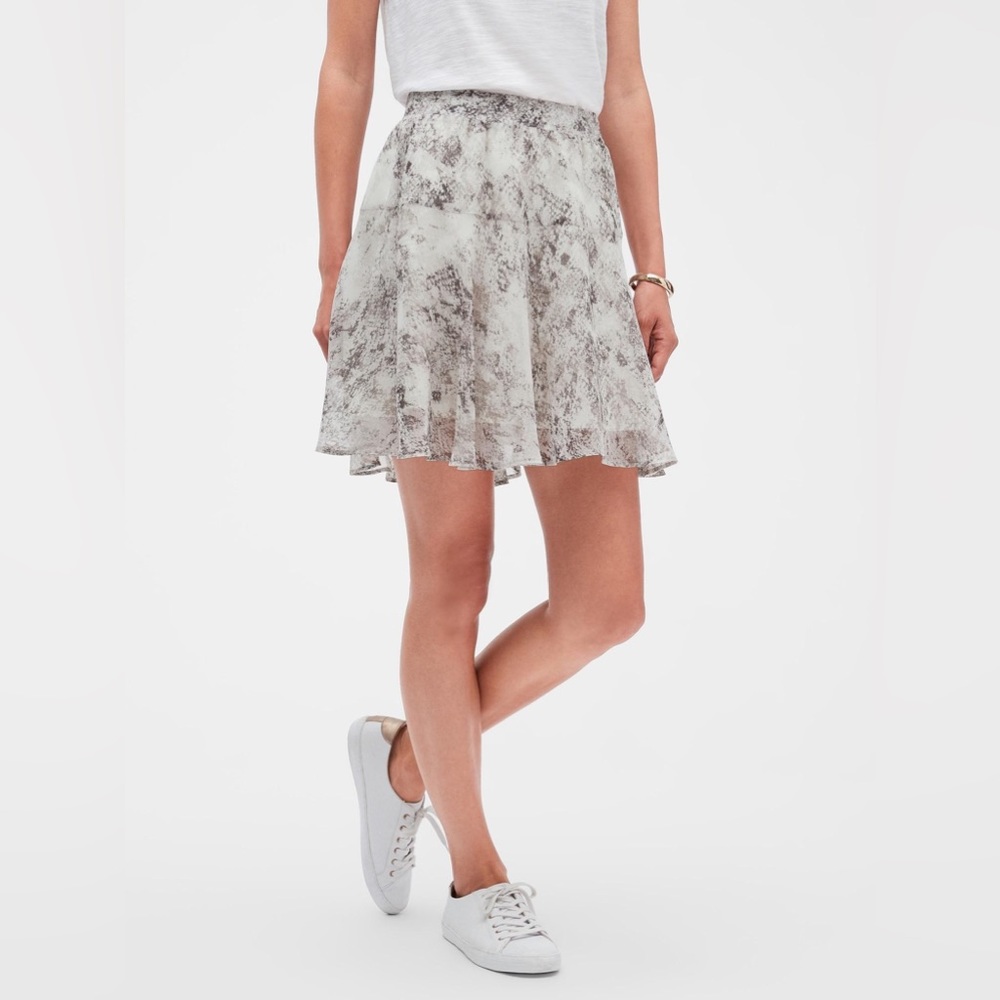 Banana Republic Factory Snake Print Skirt Size 6 EUC